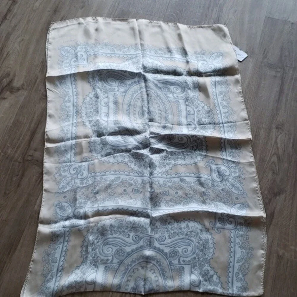 Versace Tan Cream Silk Scarf Chic Old Money Dainty Feminine Whimsical Boho NEW